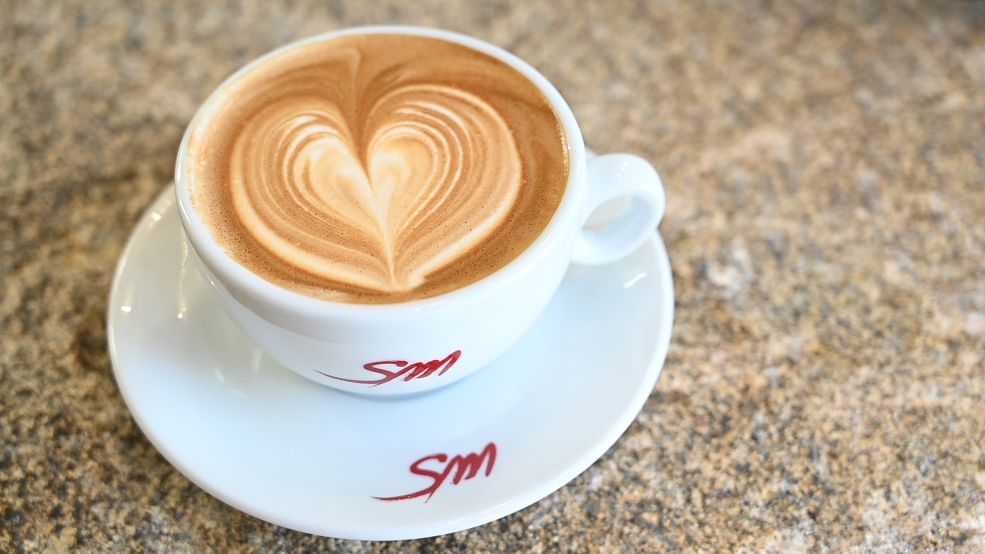 カプチーノをカウンターで
